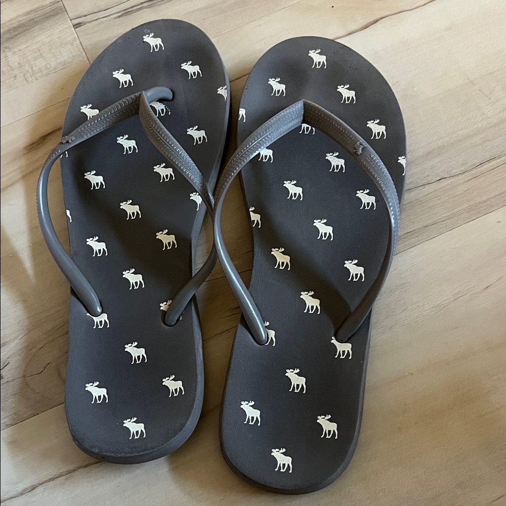 Abercrombie & Fitch Gray Flip Flop Sandals